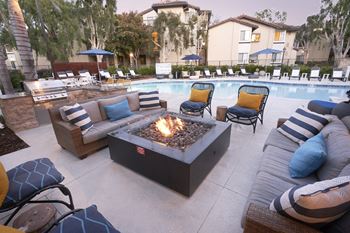 Outdoor lounge with relaxing fire pit